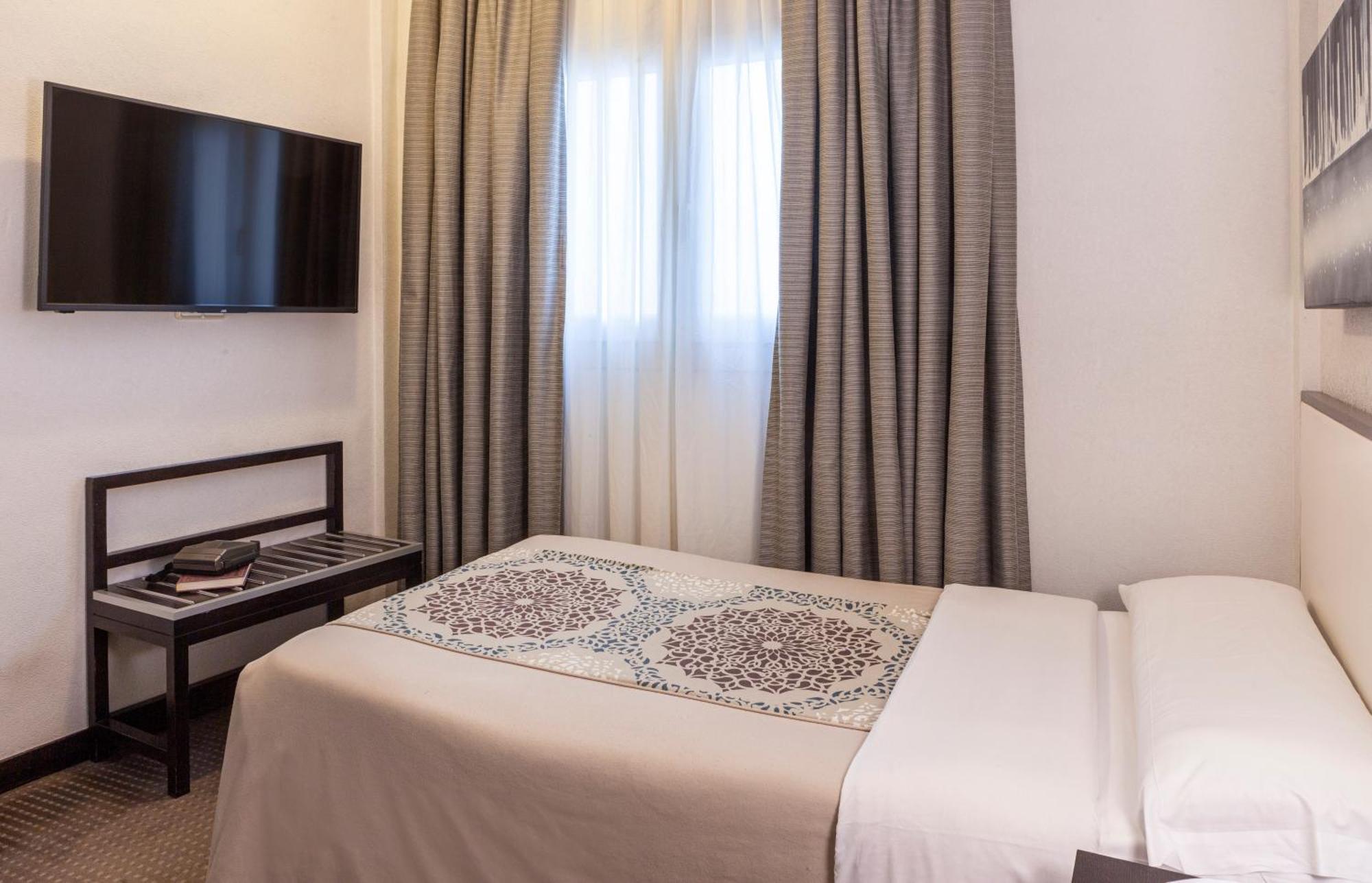 Maciá Plaza Hotel 2*